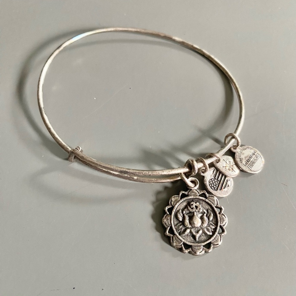 🪷 Alex and Ani Lotus Charm Bangle Bracelet 🪷